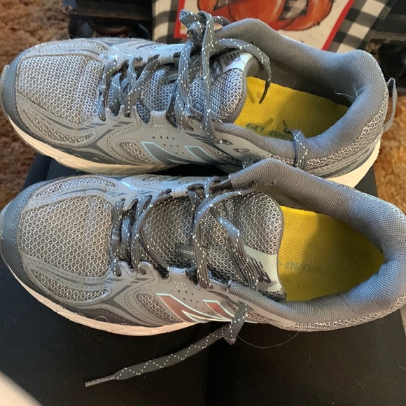 New Balance All Terrain 510 V3 Gray Running Shoes with silver accent - Picture 1 of 10